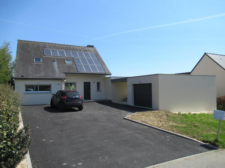 Garage et carport à Châteaubourg