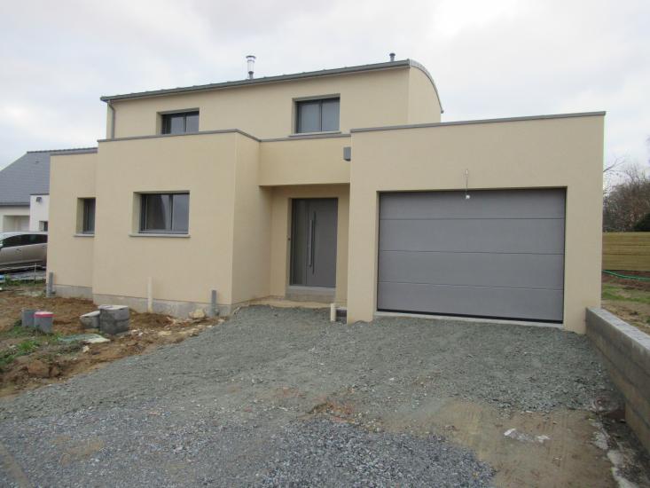 Maison contemporaine avec toiture cintrée en zinc