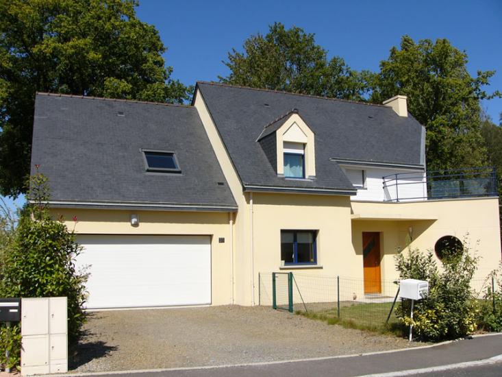 construction maison avec grand balcon par GEB